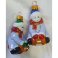Скляна іграшка 1083 Хлопчик на санках