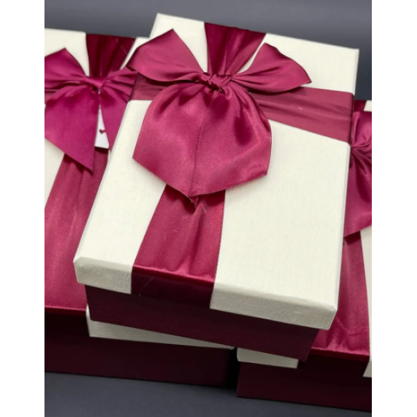 Коробка з бантом подарункова 21*14*8см M
